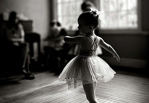 ابيض واسود .. - صفحة 15 Baby-ballet-black-and-white-cute-dance-favim-com-2883901